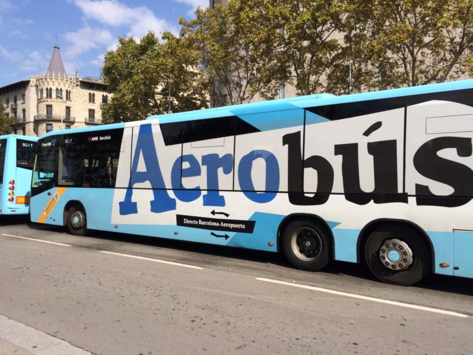 L’Aerobús connecta l’aeroport des de la plaça de Catalunya