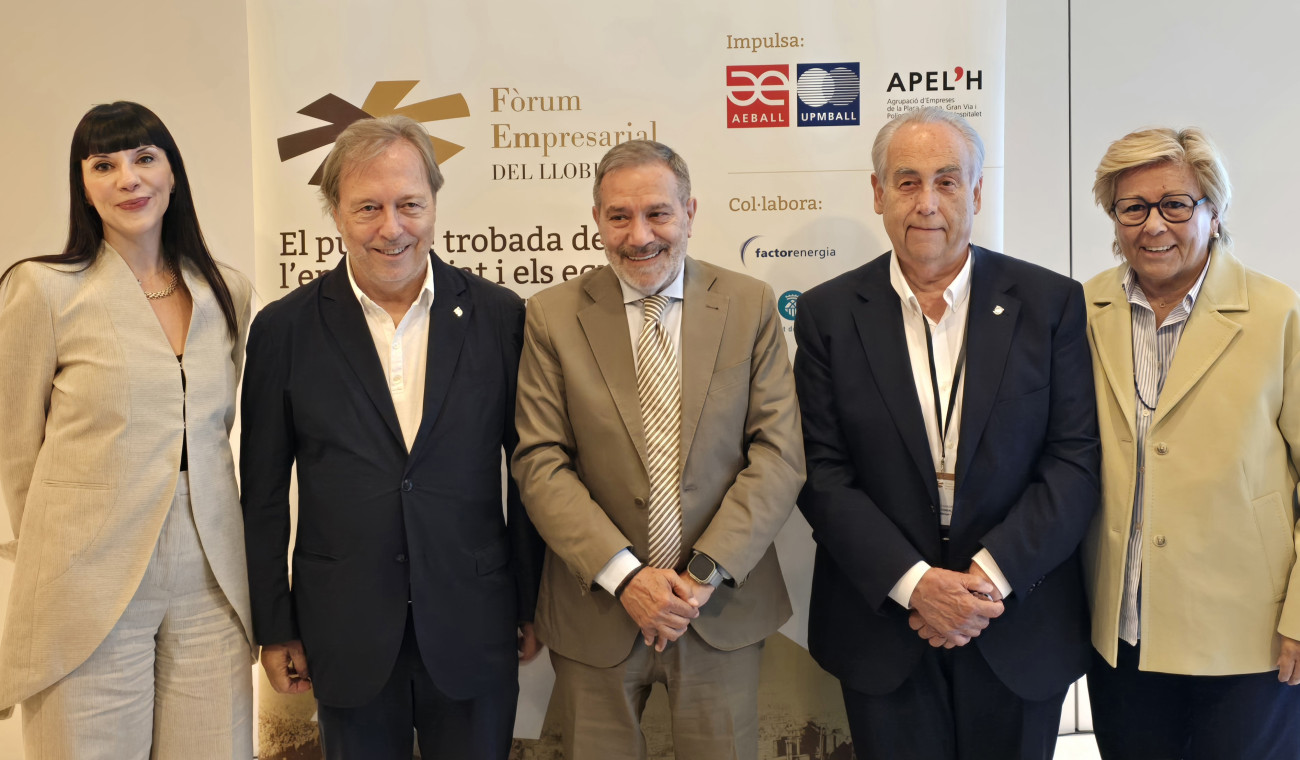 Parés junto al presidente de la Cambra de Barcelona, Josep Santacreu, el presidente de la patronal AEBALL, Santiago Ballesté, el ex delegado en el Baix Llobregat, Carles Guilera y la directora general de AEBALL, Rosa Fiol