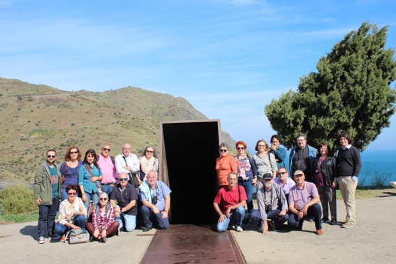 Visita dels contertulians del Café Filosofic d’Esplugues a la tomba de Walter Benjamin a Portbou