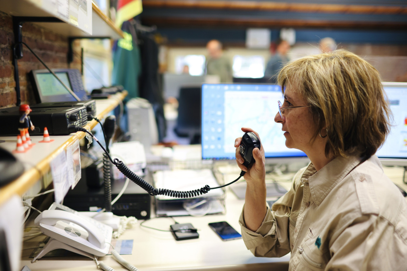 Els equips de vigilància contra incendis monitoritzen els possibles perills