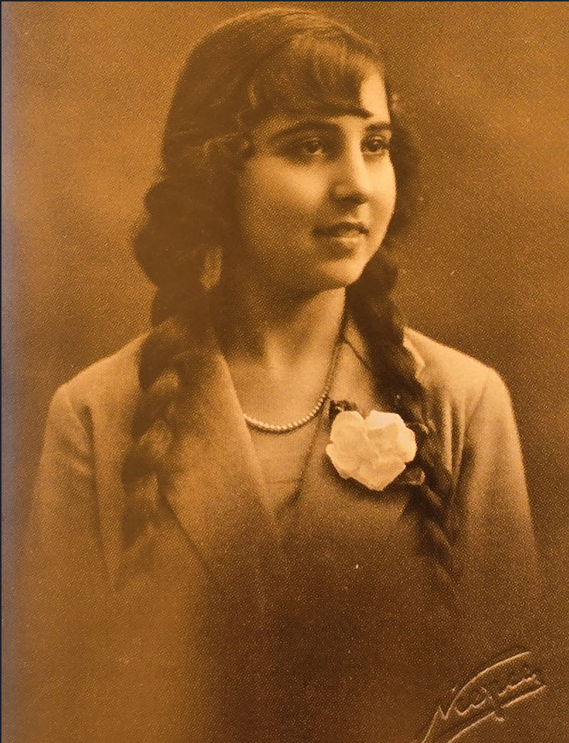 Maria Branyas el 1925, quan tenia 18 anys i es va veure obligada a abandonar els estudis de piano, instrument que va tocar durant tota la seva vida (foto extreta del llibre d’Esteller)