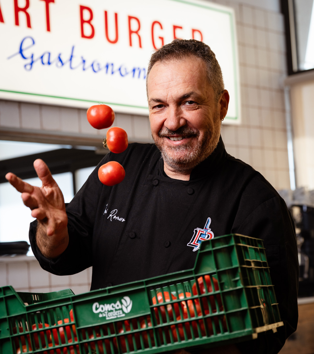 El chef Toni Romero continua aquest mes de setembre oferint el seu menú sobre el darrer tomàquet de l’estiu a Bart Burguer Gastronòmic de Sant BoiEl chef Toni Romero continua aquest mes de setembre oferint el seu menú sobre el darrer tomàquet de l’estiu a