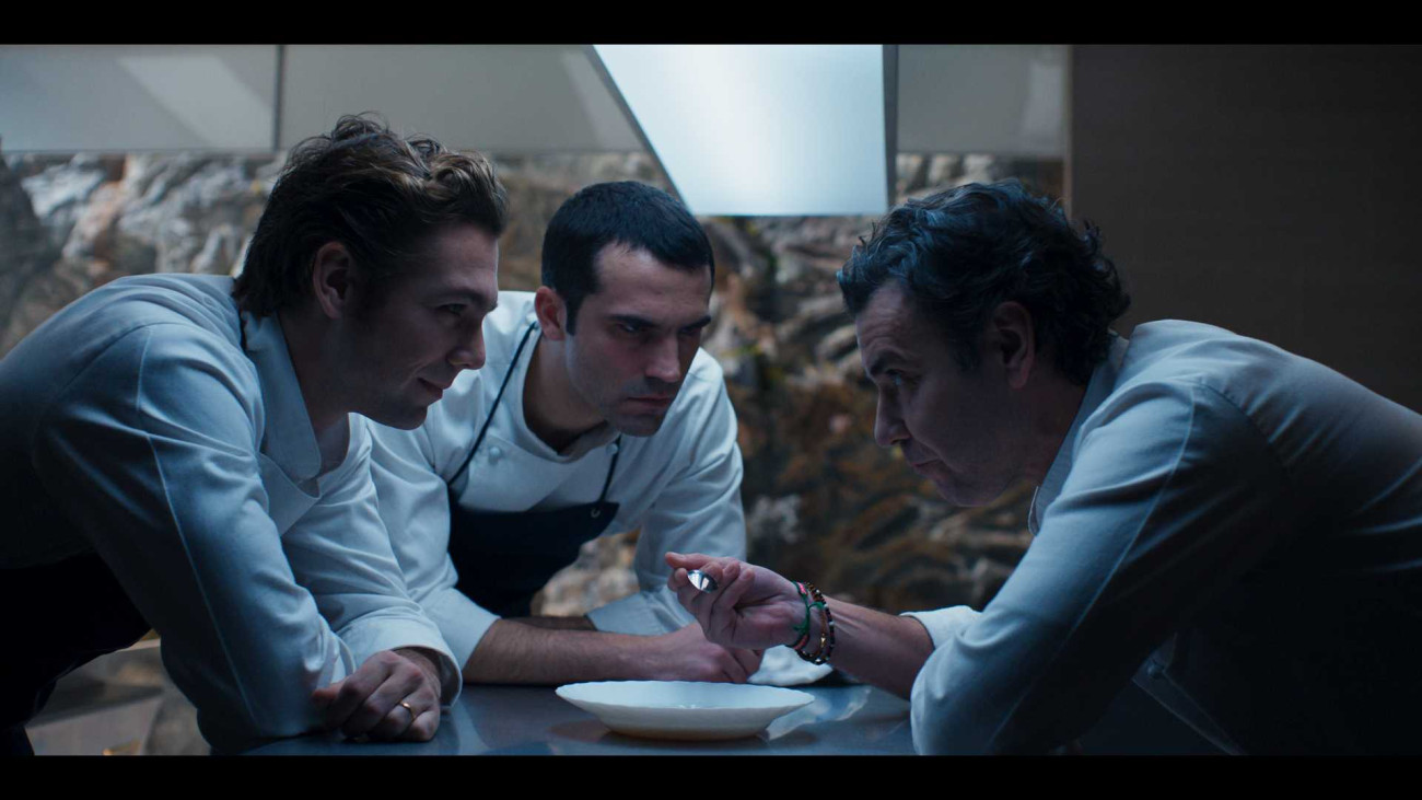 Reunió a la cuina en el primer capítol de la sèrie. La sintonia que es vivia a elBulli era la d’una gran família, segons Ferran Adrià