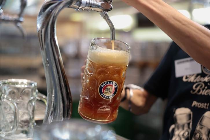 Detalle de uno de los surtidores de cerveza del recinto