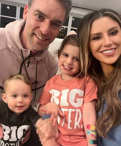  Imagen de la familia de Pau Gasol publicada en Instagram. La estrella del baloncesto puede dedicar más tiempo a sus hijos, un extremo que no hubiera podido cuando competía