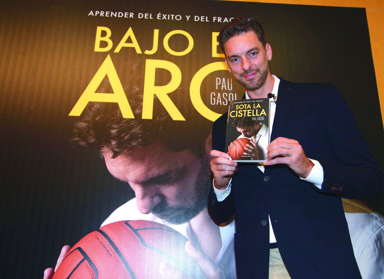  Gasol en la presentación de su libro «Bajo el aro» donde comparte los valores y principios que le llevaron al éxito deportivo, abordando temas como el talento, el esfuerzo y el liderazgo