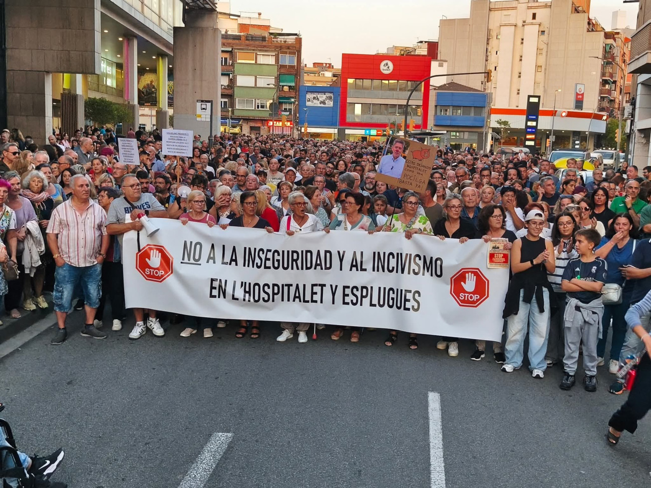 Imagen de la multitudinaria manifestación del 1 de octubre del año pasado y que sus promotores vuelven a convocar para este jueves.