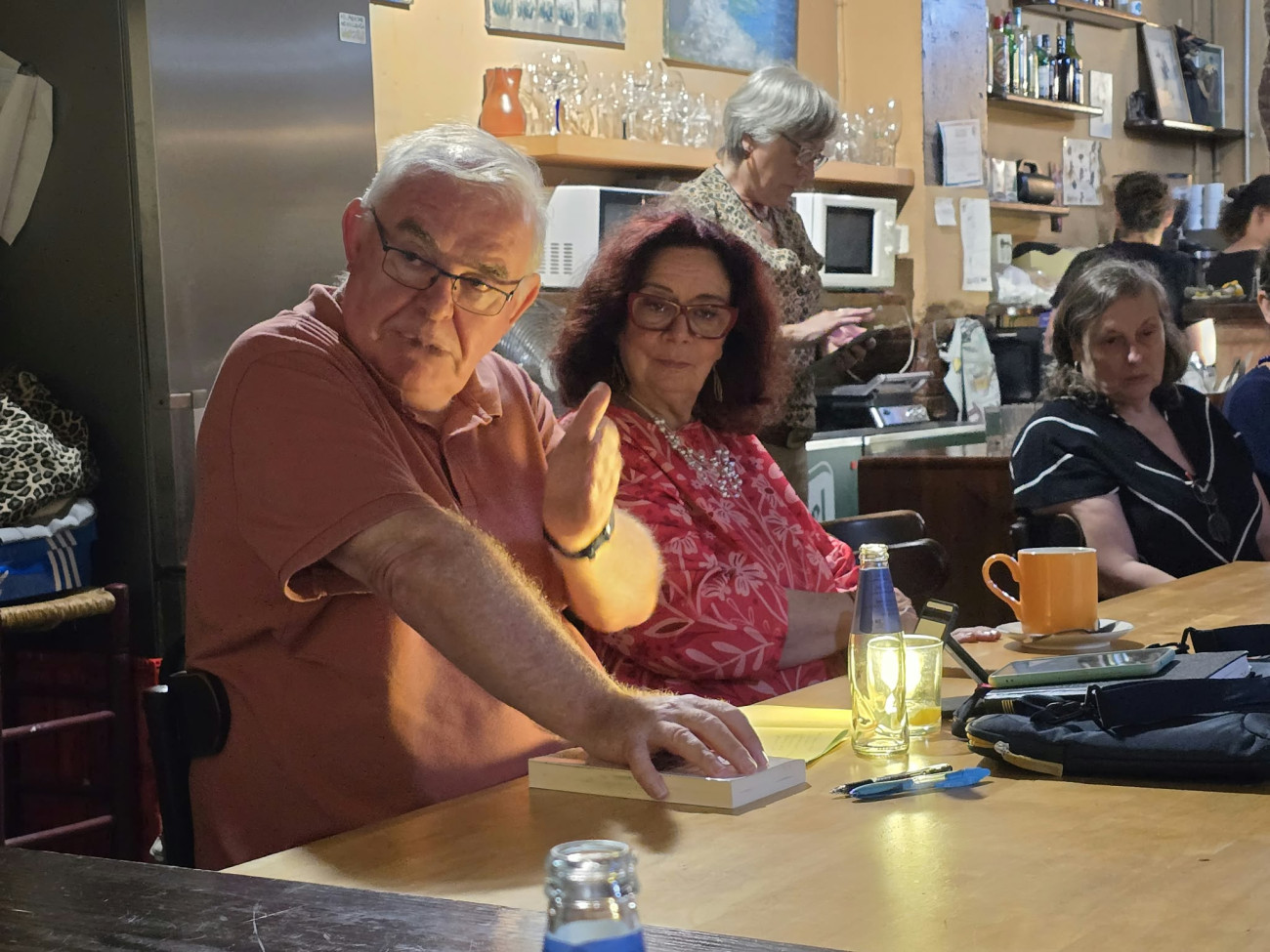 El professor i filòsof Alcoberro ha insistit en que la política no pot dependre únicament de grans figures o lideratges personals, perquè són les institucions les que han de sostenir la vida col·lectiva més enllà de les qualitats de qui les encapçala