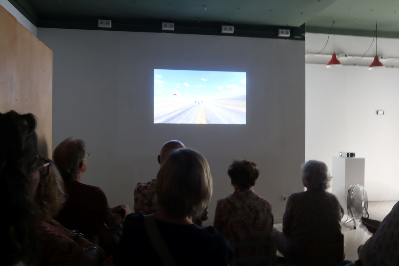 Aspecte de la sala durant la projecció de l’obra col·lectiva  