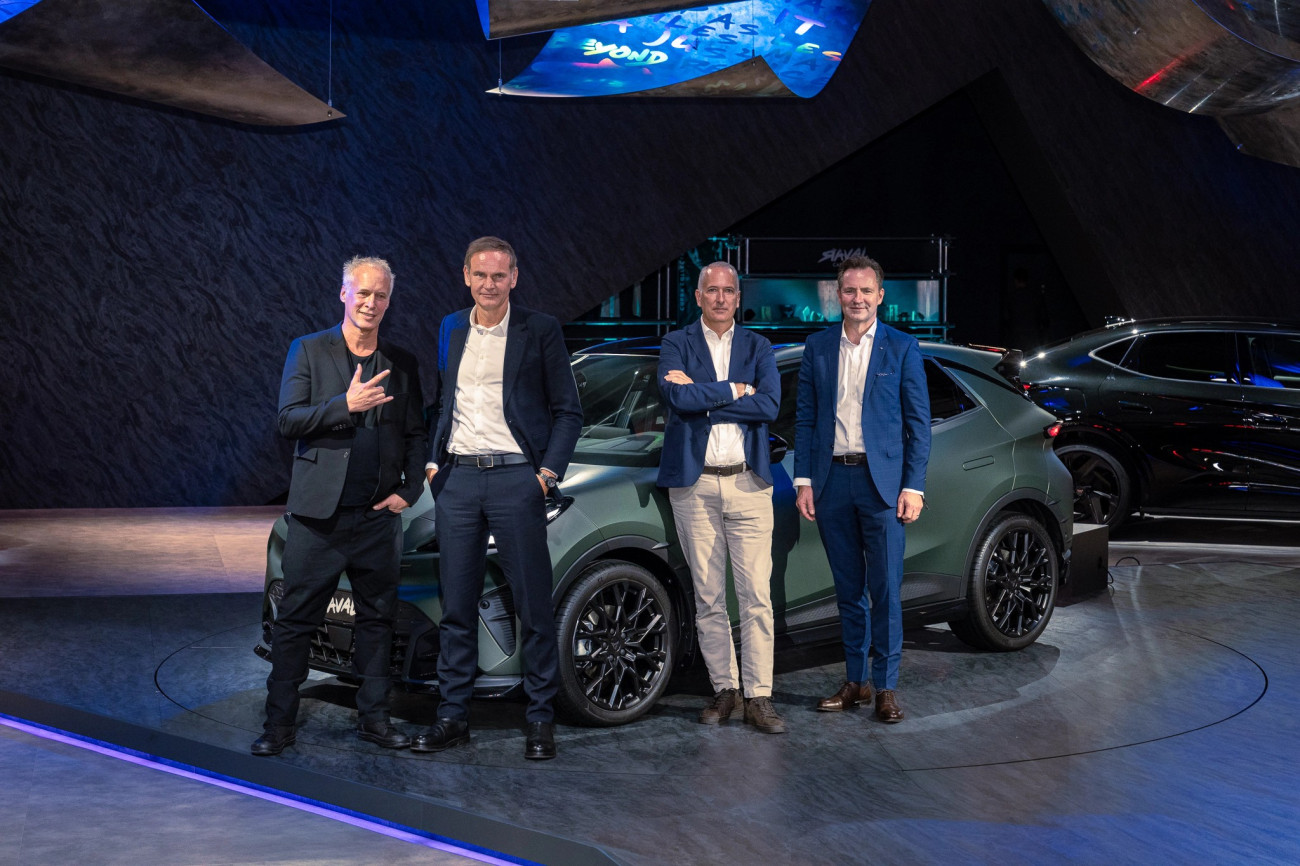 El equipo directivo de CUPRA en el Salón de París