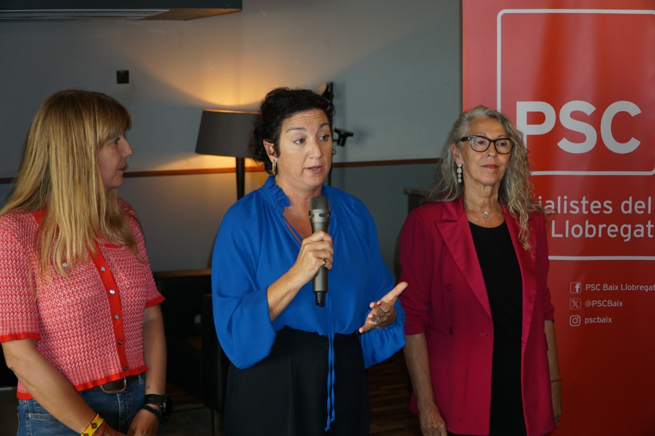 Alícia Romero flanquejada per Sonia Guerra i Lourdes Borrell.