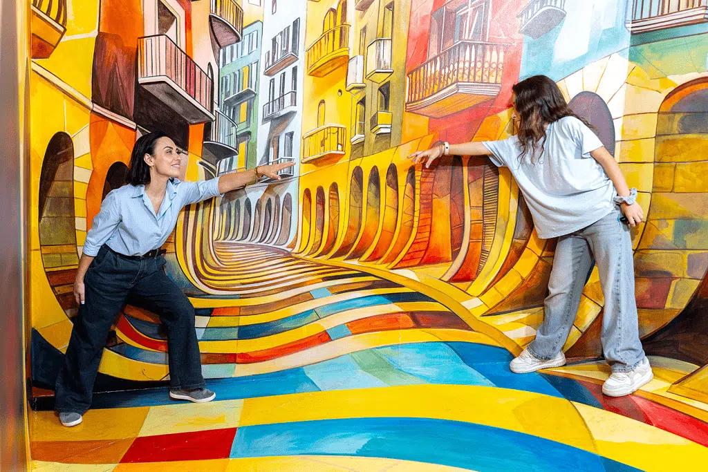 Museu de les Il·lusions, el temple del buit "instagramable". L’art del miratge on el visitant és l’única substància d’una obra que no existeix