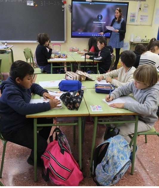 El Ayuntamiento ha creado un grupo de trabajo multidisciplinar centrado en la pobreza y la salud mental, y al alcalde ha avanzado a nextllobregat.cat que quiere acordar con el profesorado qué tipo de orientación y apoyo resulta más útil para cada escuela