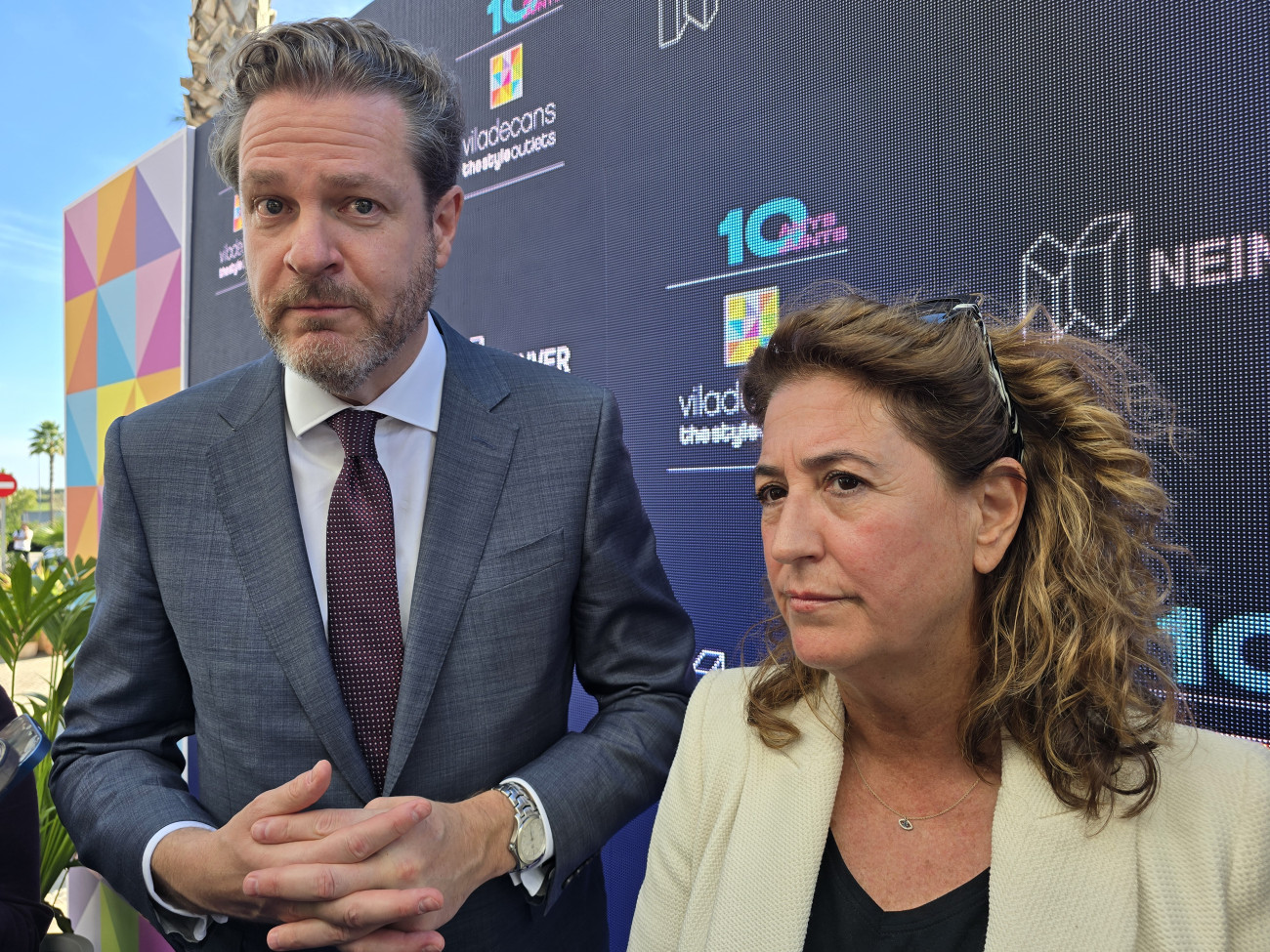 El responsable de Neinver, Eduardo Ceballos, i l’alcaldessa de Viladecans, Olga Morales, van respondre a les preguntes de la premsa.
