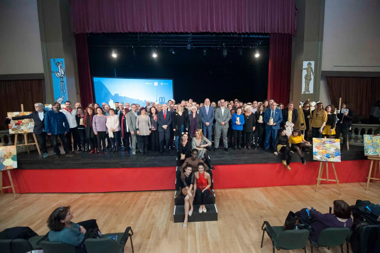  Foto de família dels guanyadors de la desena edició dels Premis de Reconeixement Cultural en una gala que es va celebrar a Sant Just Desvern.