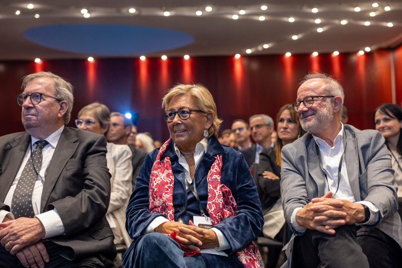 Rosa Fiol, flanquejada pel president de l´Institut Agrari Català de Sant Isidre i vicepresident de Foment del Treball, i Ciriaco Hidalgo, president del Consell de Treball, Econòmic i Social de Catalunya (CTESC).