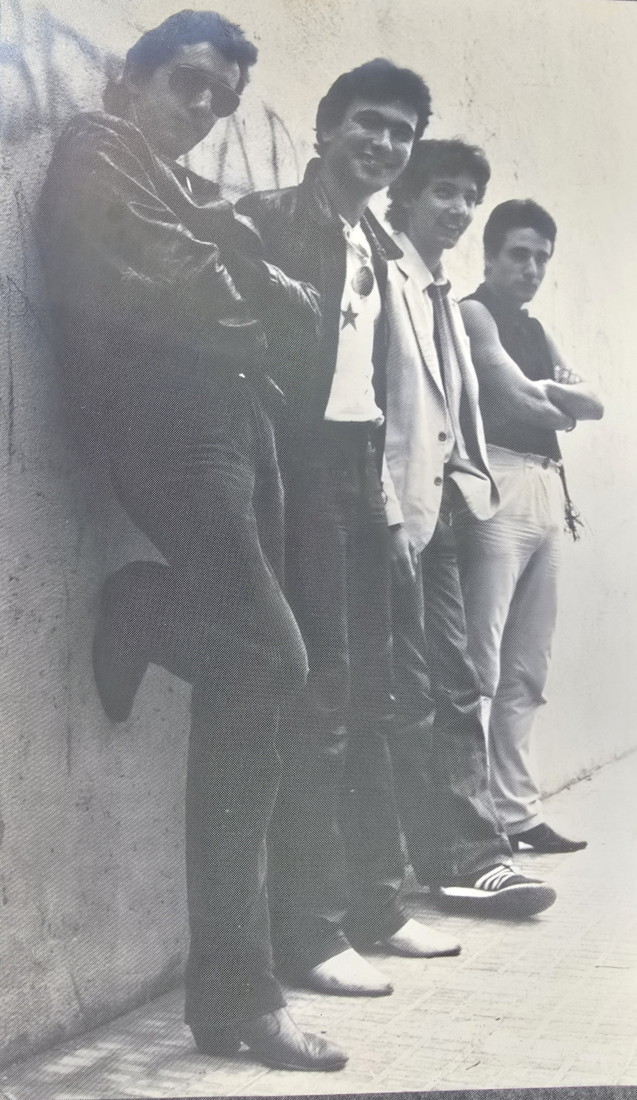 Carlos Caballé es el primero del grupo que posa en esta imagen de 1981