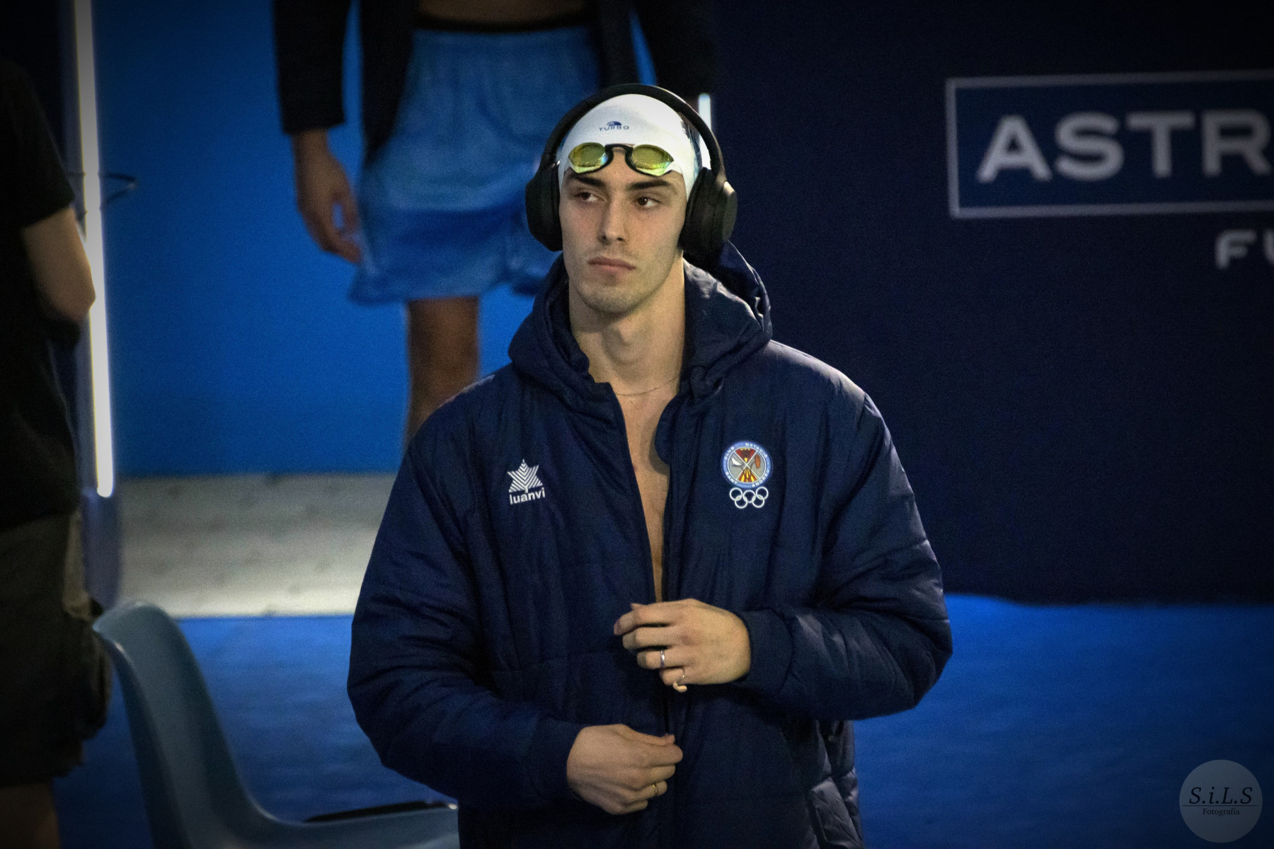 Al Campionat Mundial absolut de natació a Singapur 2025 en aconseguir en els Campionats d´Espanya de Palma de Mallorca un temps de 24.83 segons en els 50 metres esquena