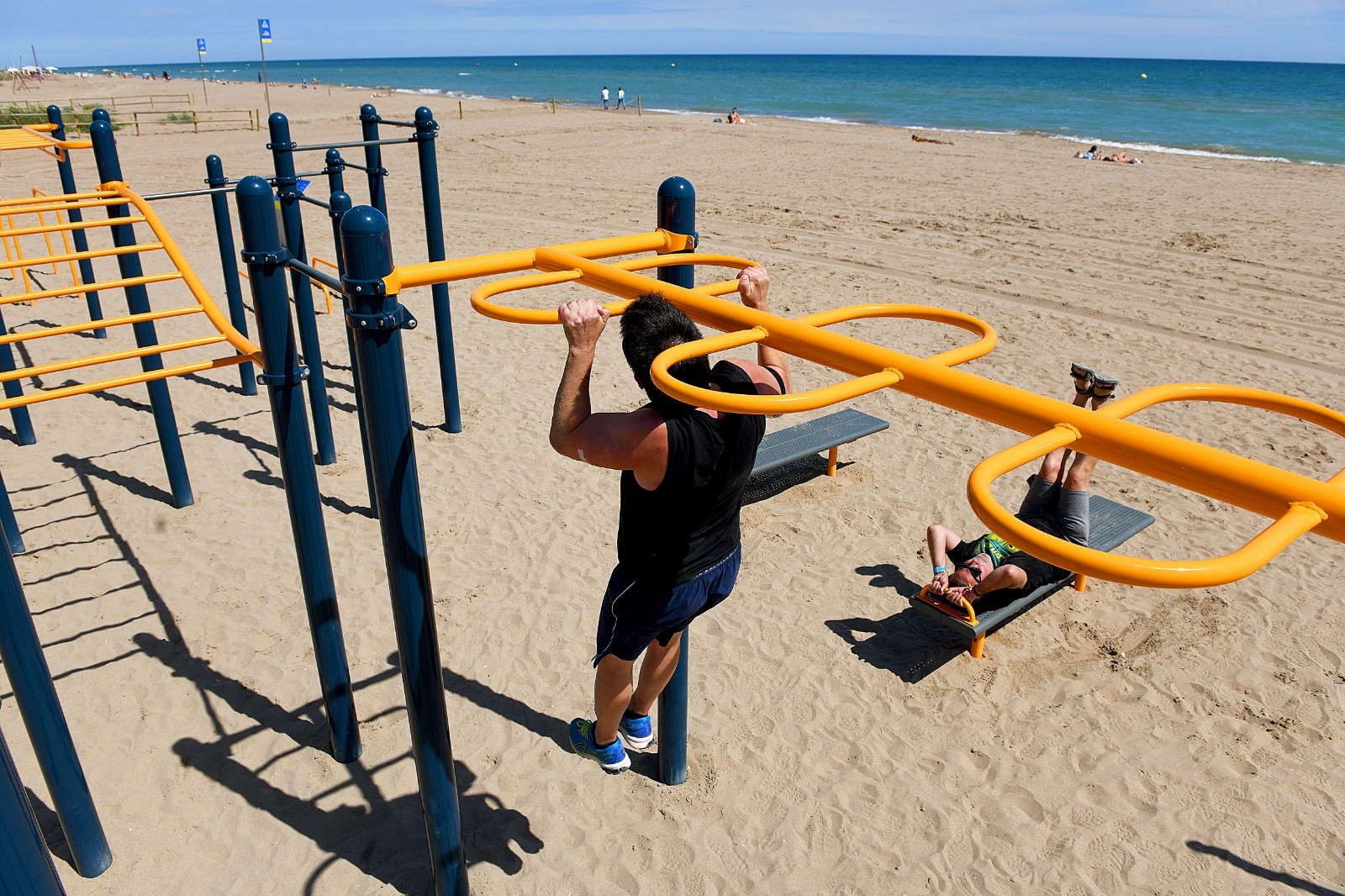 Deporte al aire libre y calas escondidas en Castelldefels