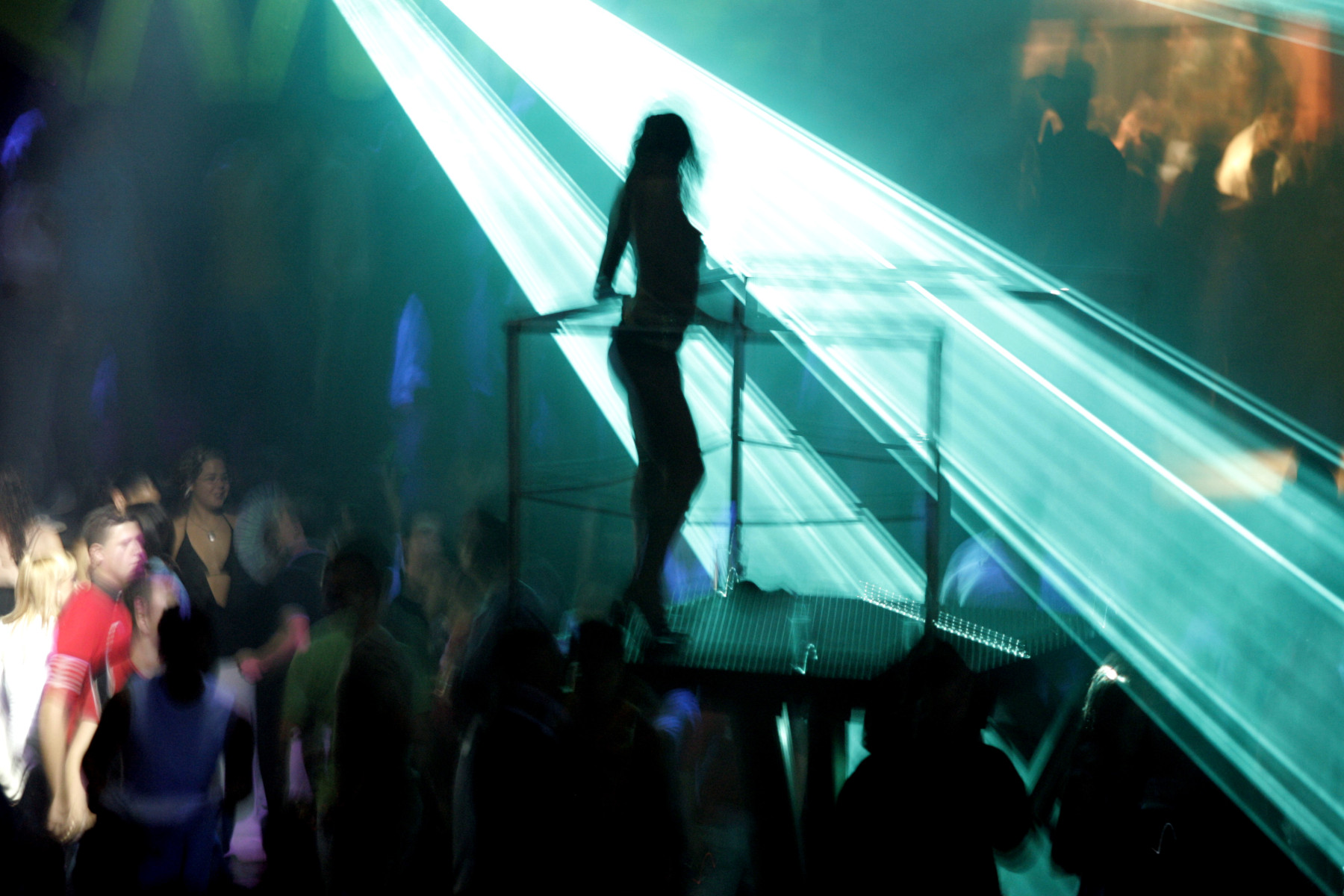 El negoci del turisme nocturn, en expansió a la ciutat sota fràgils equilibris