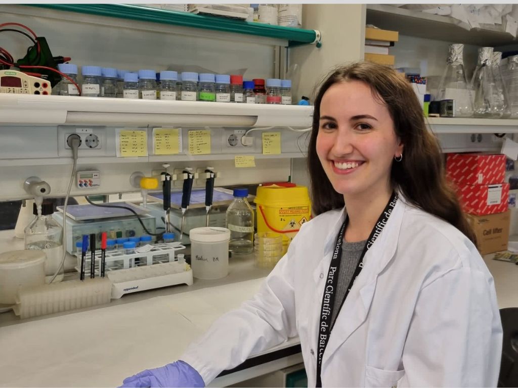 Judith García, investigadora en Ciències Biomèdiques i guardonada pel seu TFG sobre el càncer de mama