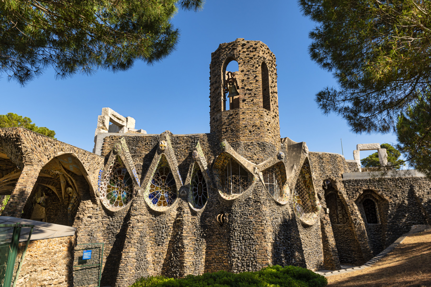 Img La Cripta de Gaudí, vestigio arquitectónico del Baix Llobregat cien años después de su muerte