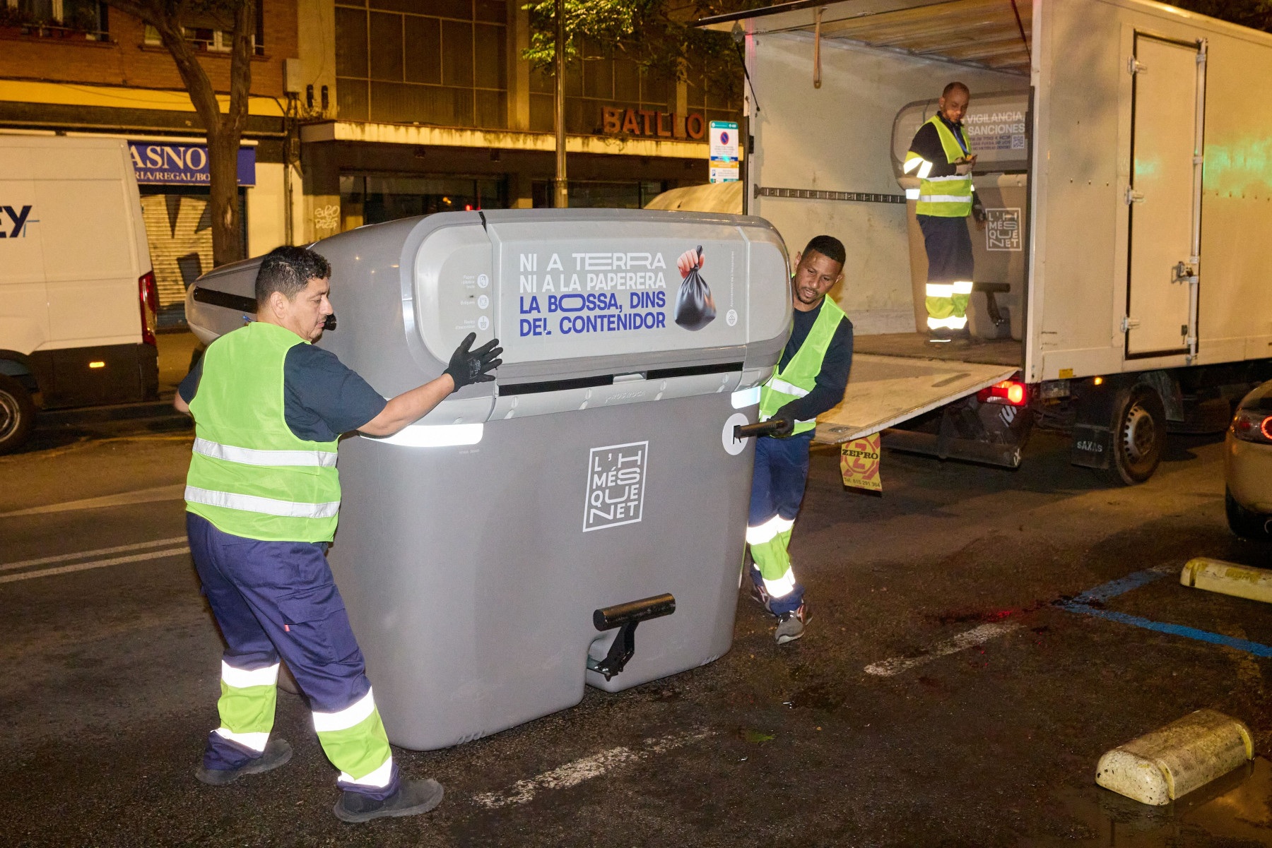 Img L’Hospitalet renova els 4.250 contenidors i activa la nova flota de recollida de residus