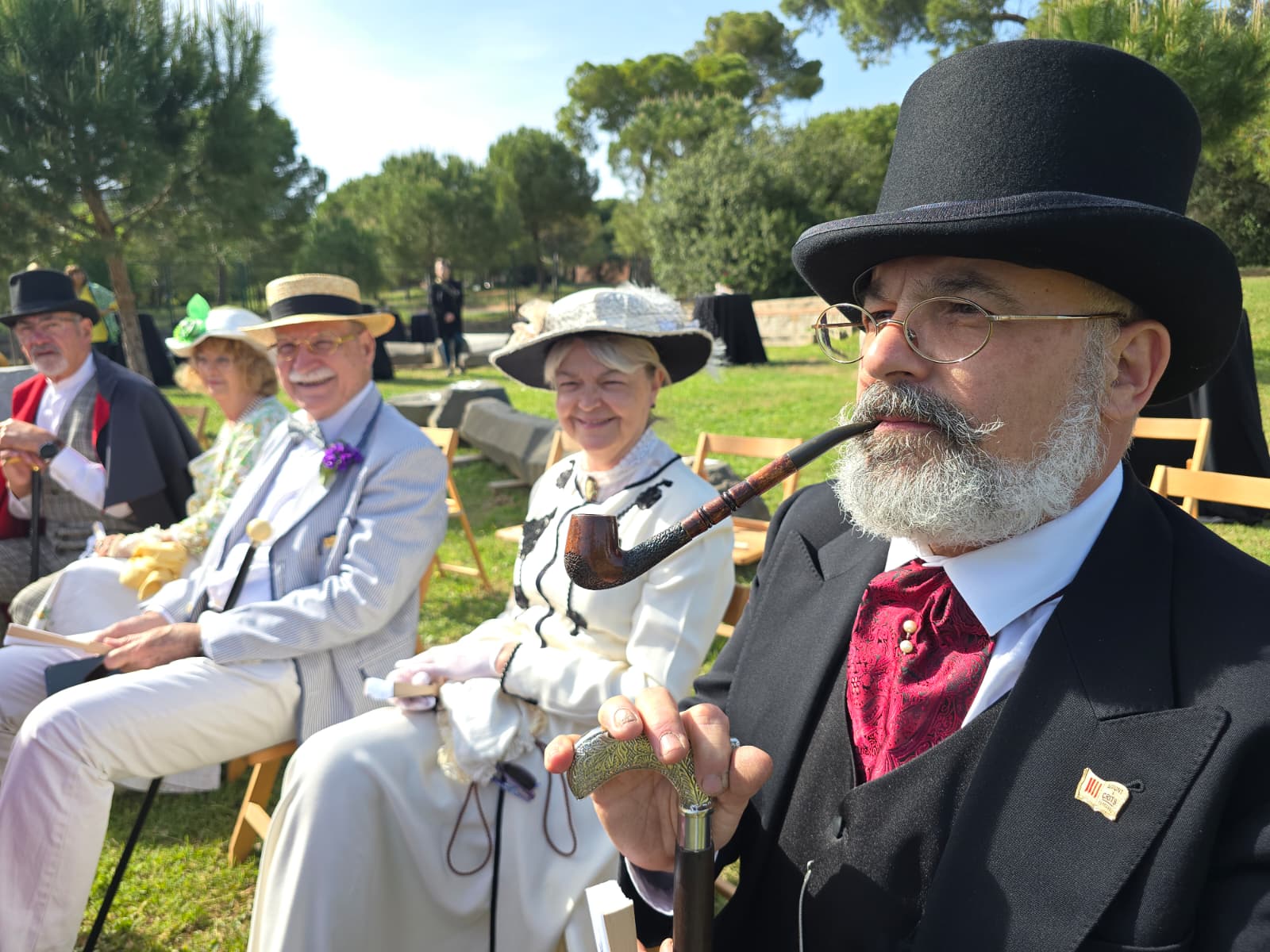 Img Més de 200 persones recreen el passat modernista a la Colònia Güell
