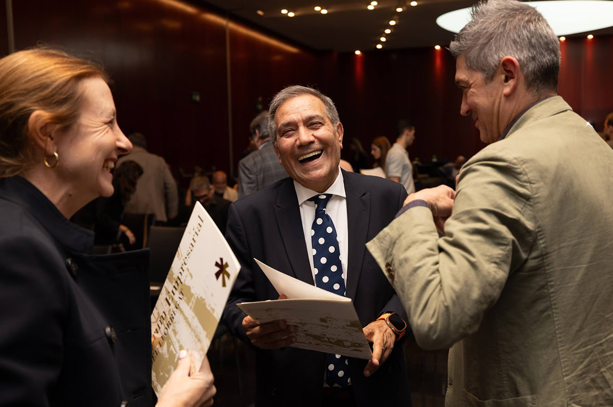 Santiago Ballester amb l´alcalde de l´Hospitalet i la Neus Olea d´AEBALL