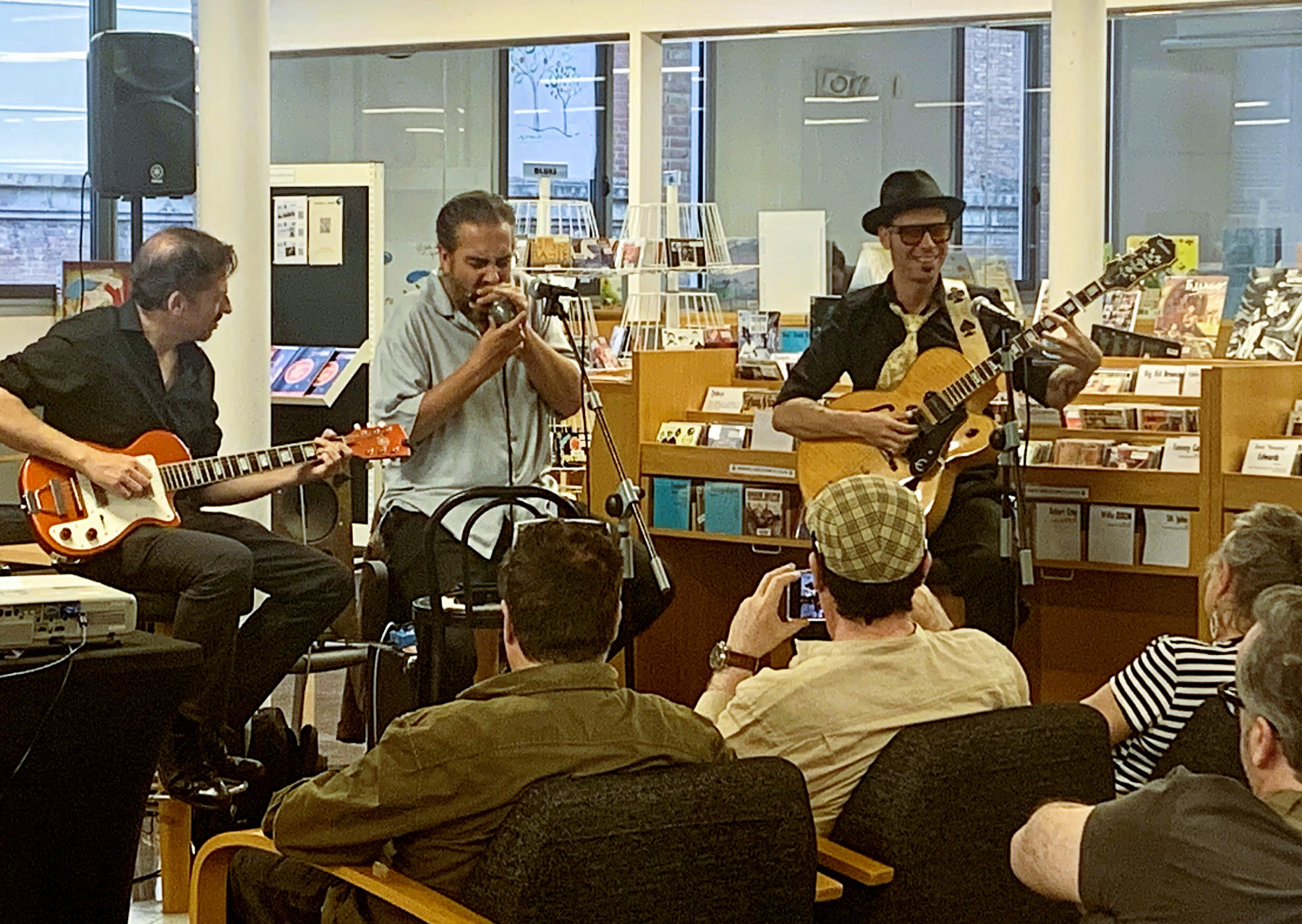 Img Tecla Sala estrena una exposició d’Isla6 en plena celebració dels 20 anys del seu fons de blues