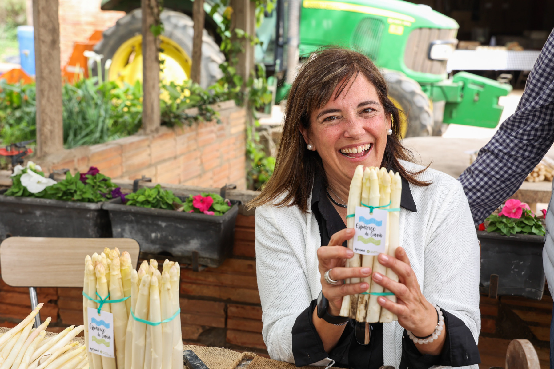 Img Tradició, gastronomia i festa omplen la Fira dels Espàrrecs amb les dones com a protagonistes